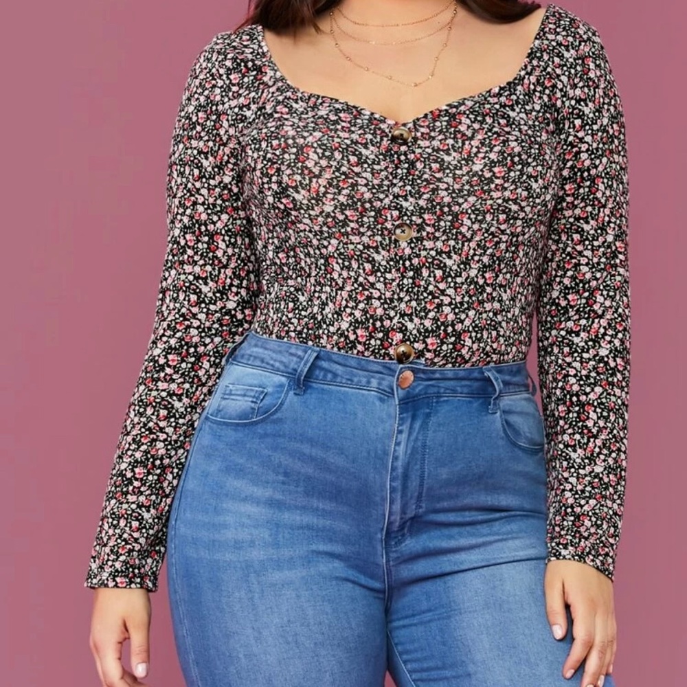 Long sleeve sweet heart top.